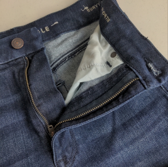 American Eagle Curvy Super Hi Rise Shortie Jean Shorts Women 6 Stretch Cuff Mom - Picture 7 of 10